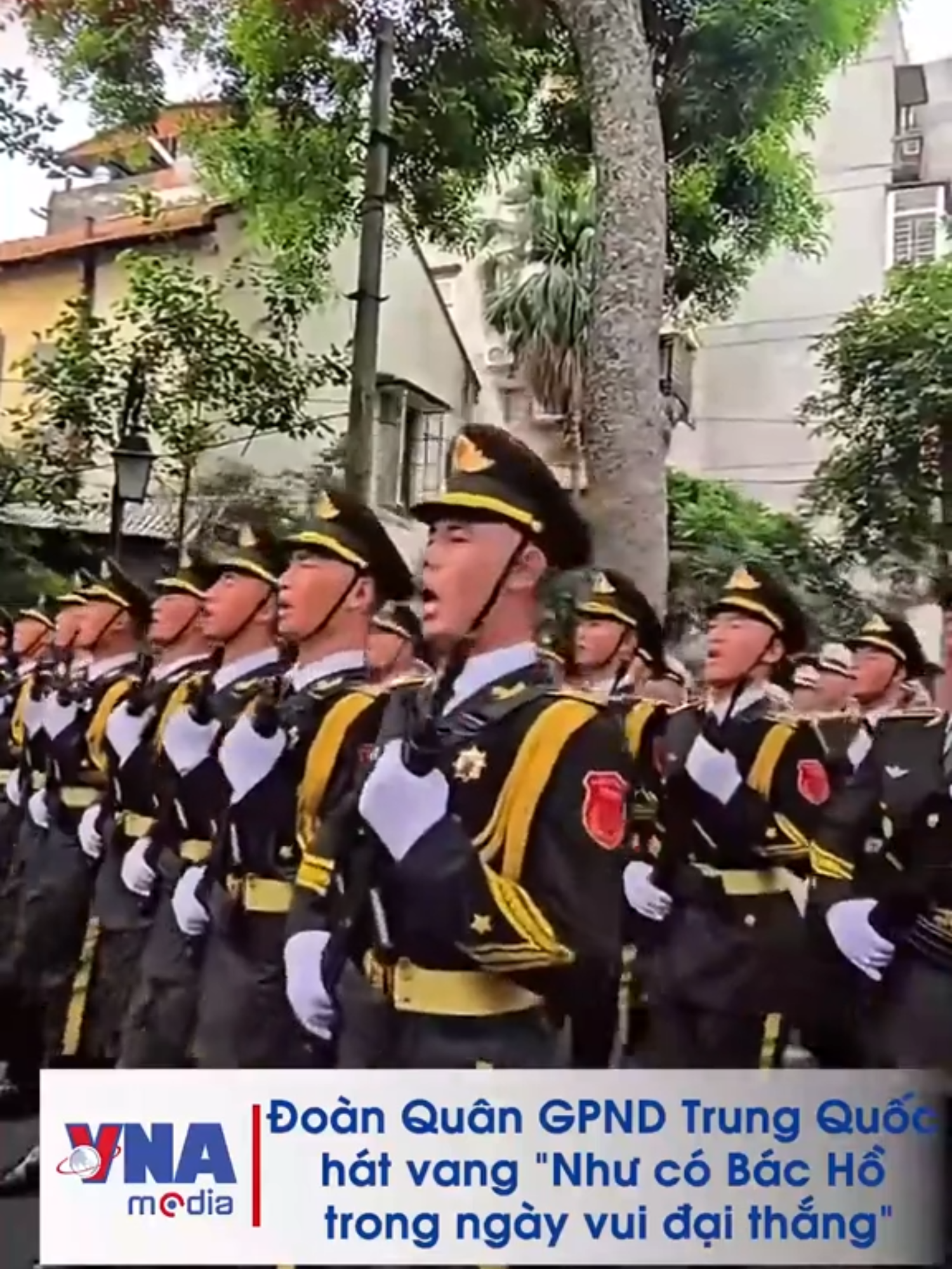 🇻🇳🇨🇳 Подразделение Народно-освободительной армии Китая исполнило песню «Как будто с нами Дядя Хо в день великой победы» на финальной генеральной репетиции в честь Дня независимости 2 сентября 🇻🇳🇨🇳