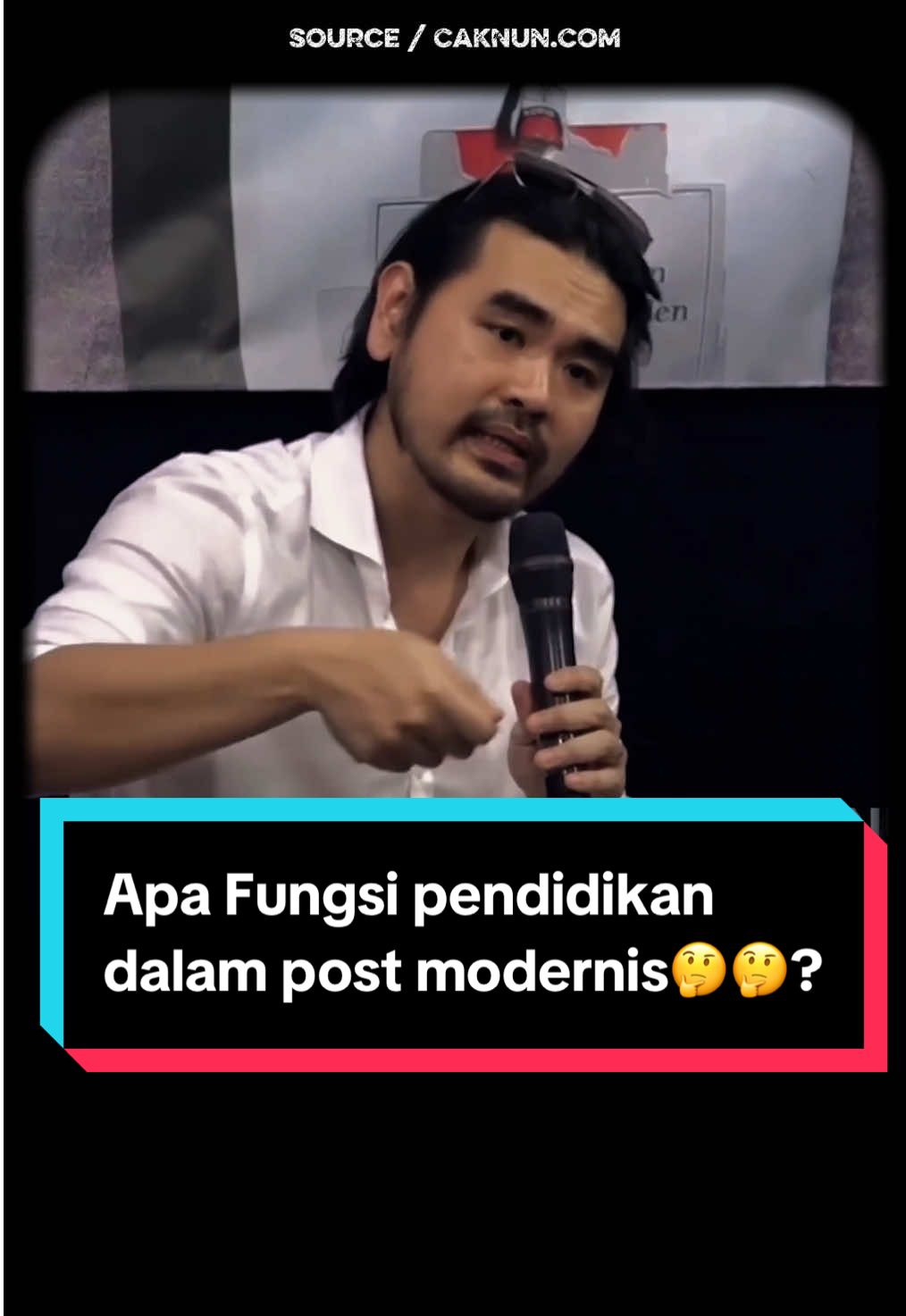 Dosen itu, harusnya bukan “nyendokin” pengetahuan kepada muridnya, tapi membantu mereka mengeluarkan pengetahuan itu sendiri yang sudah ada dalam kepala murid”nya!! Gitu kah guys..? Gimana menurut kalian? Tulis di kolom komentar ya!! Follow for more!!#insight #mindset #education #inspiration #fyp 