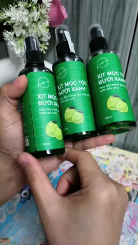 combo3 chai xịt mọc tóc bưởi xanh,100ml thành phần:tinh dầu vỏ bưởi,tinh dầu hoa bưởi,vỏ bưởi chưng cất, và cô đặt thành xịt mọc tóc bưởi xanh xanh.giúp giảm rụng tóc, thúc đẩy quá trình mọc tóc.#hashtag #xitmoctocbuoixanh #xitmoctoc #xuhuongtiktok #xitmoctocbuoixanh 