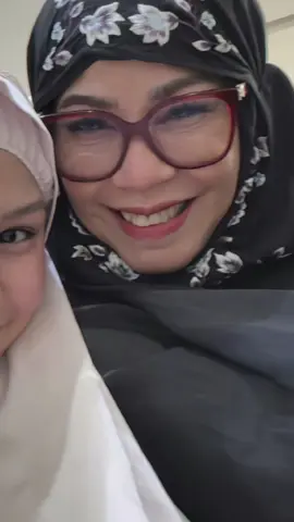 diam2 menjadi duda, bergerak menjadi kesayangan mama idolanya🤭 #pratamaarhan #vaneshaprescilla #arhan #azizahsalshaa 
