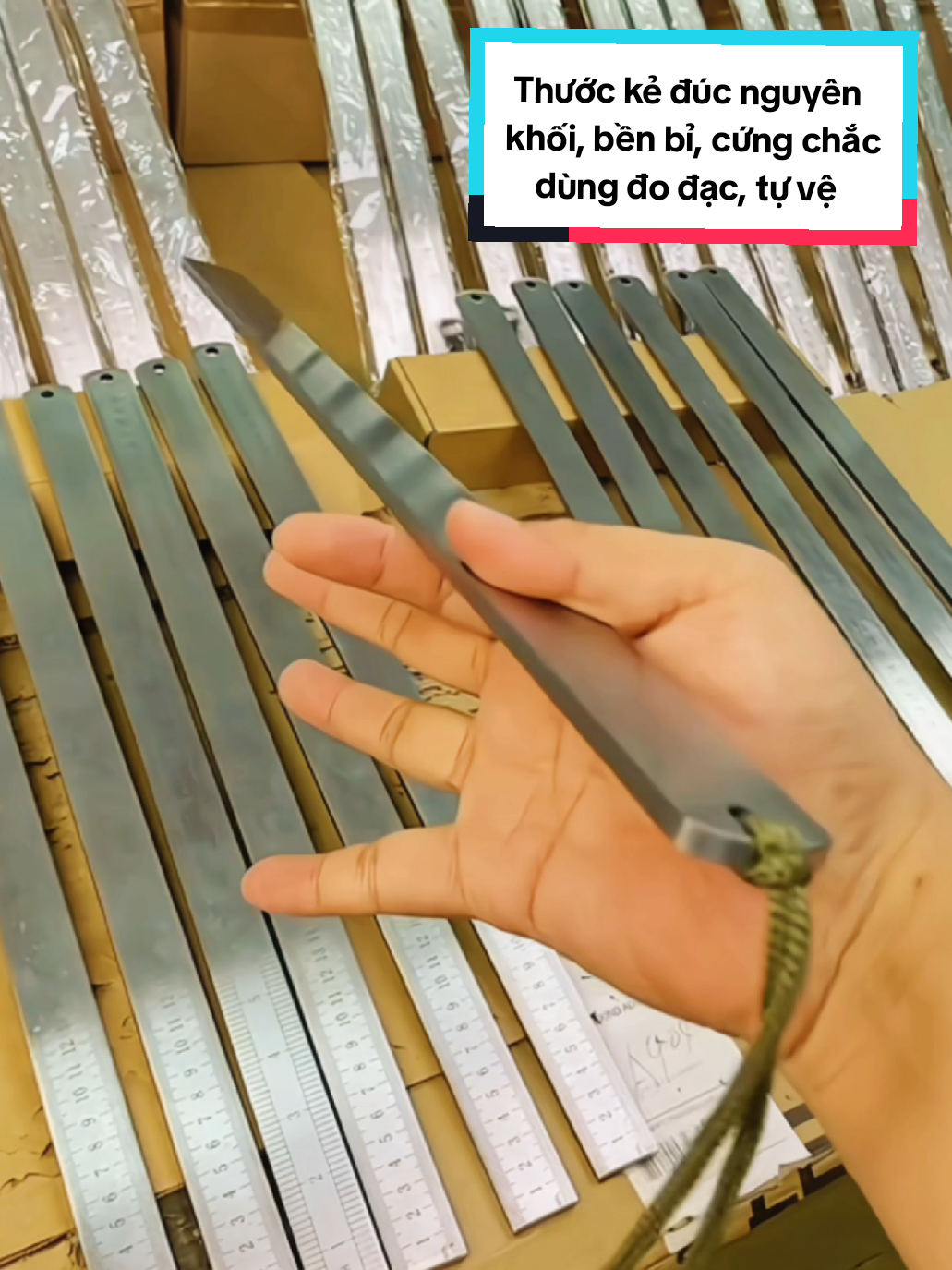 Loại thước kẻ nguyên khối bằng thép không gỉ này đang khá rẻ các bác nhé, dày 5mm, dài 50cm, các bác có thể dùng đo đạc, thi công, đôi khi có thể dùng mang theo tự vệ, bác nào cần thì tham khảo nhé, cảm ơn các bác #thuocke #thuocdo #dotuve #thuockimloai #tuve