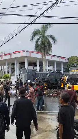 masih berlanjut Demo sampai tanggal 5 ... #demo #dpr #virall #brandatiktok #brandatiktok #fyppppppppppppppppppppppp #fypage #tiktokviral #vidioviral 
