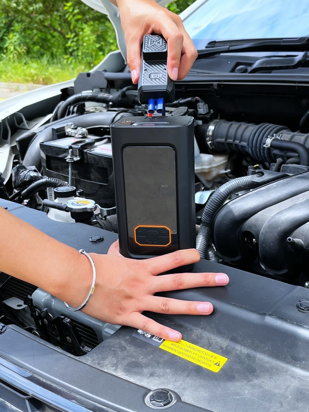 Dibuat khusus untuk iklim dan kondisi jalanan Indonesia.#PowerBankMobil #BUVAYE #AlatStartAki #AlatMobilDarurat #jumper #jumperakimobil #powerbank #guncang99