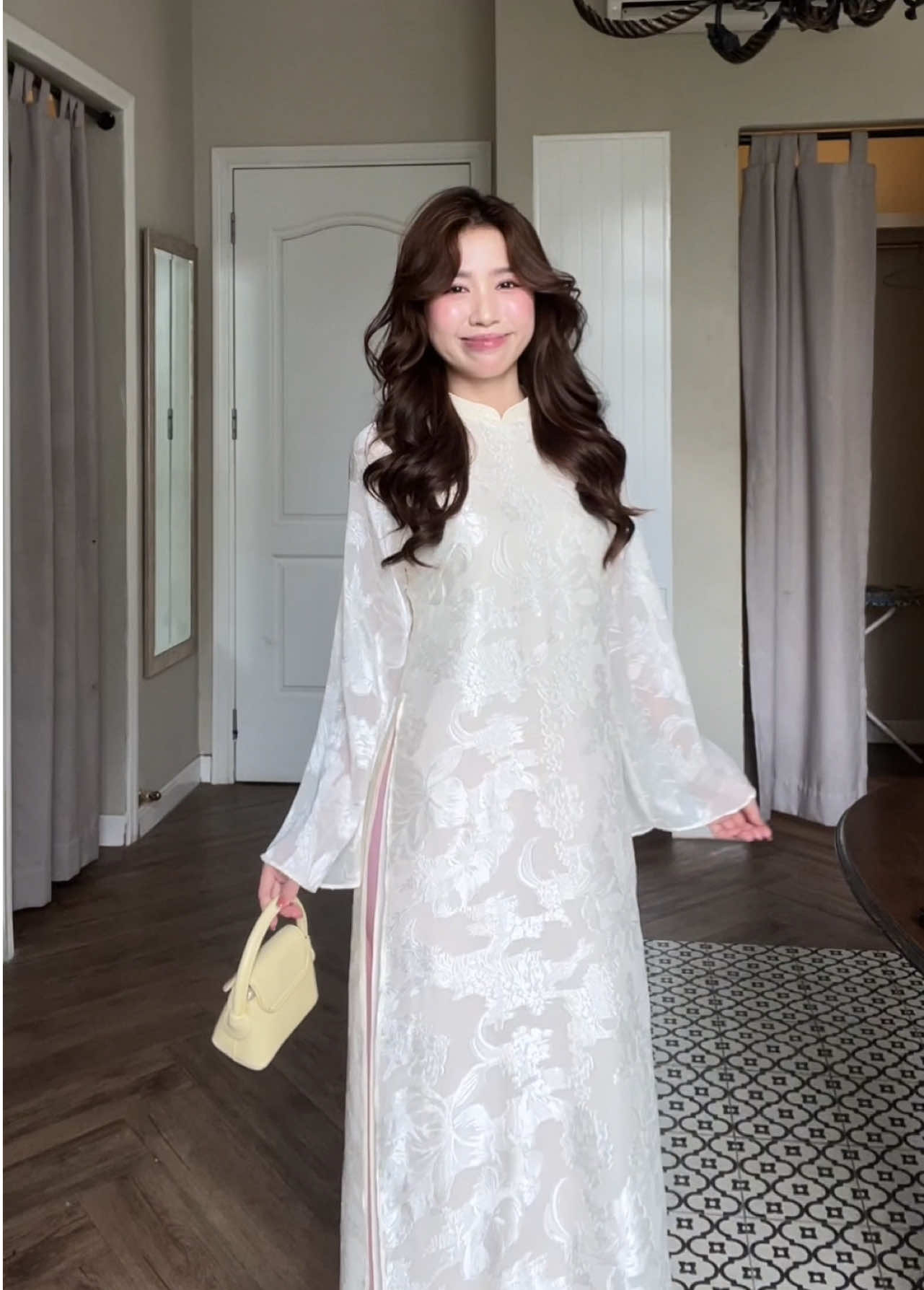 Ê nó xinh dã man lun #fyp #dailylife #aodaivietnam #xuhuong #OOTD 