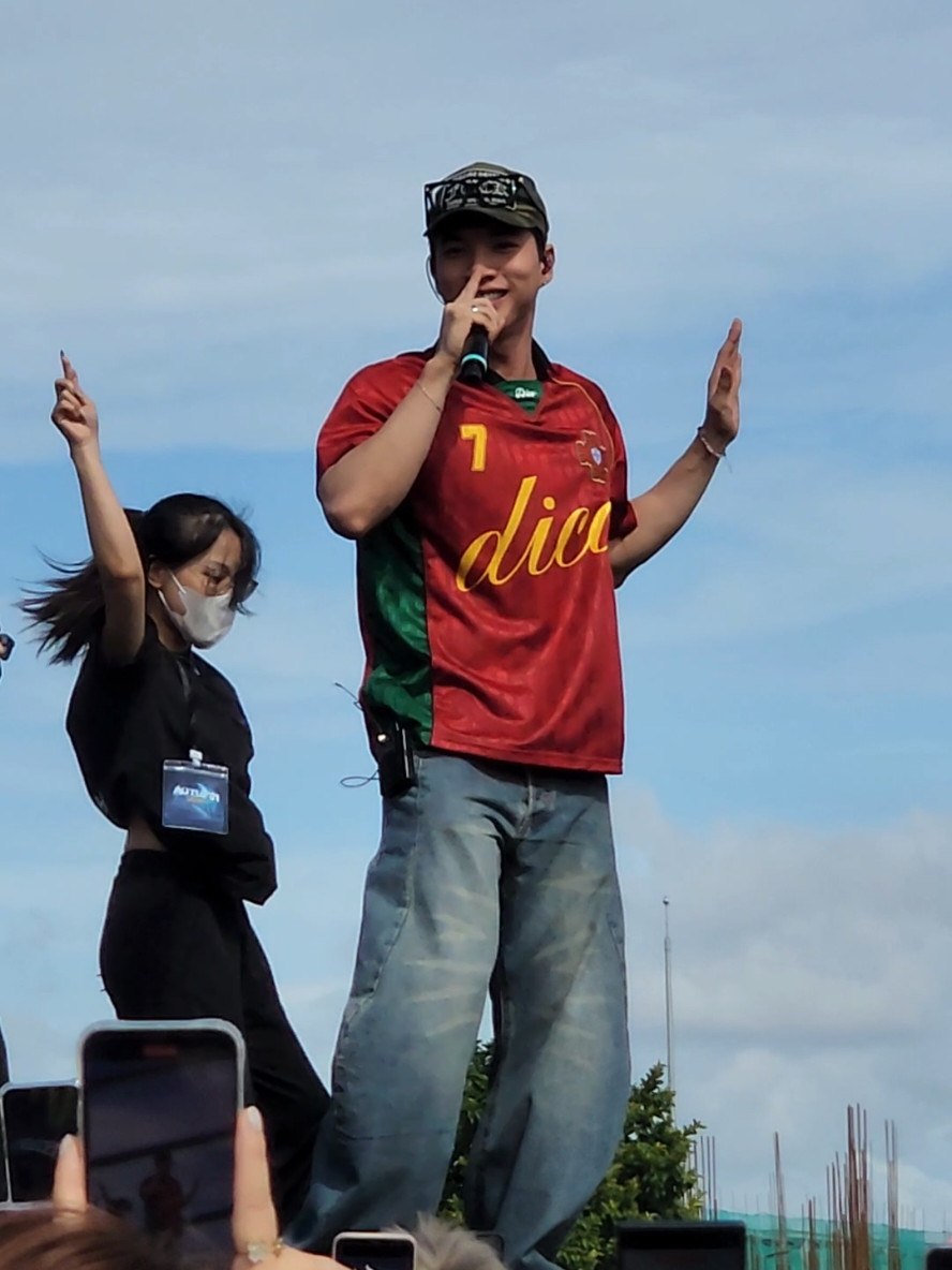 HIEUTHUHAI rehearsal Không Thể Say tại Autumn Fest, Phố đi bộ công viên Vũ Yên Hải Phòng  #vincommegamallroyalisland #VinWonders #GreenCreator #dulich #HaiPhong 