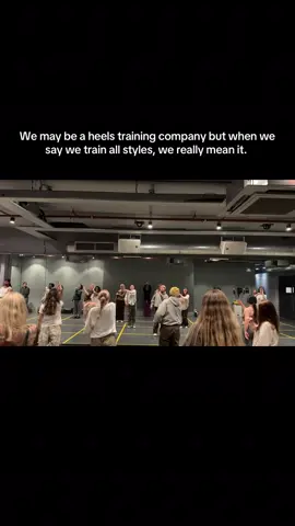 When @Andi Vega from @D-Corps came in to sprinkle some of his magic into OHU. 🙂‍↕️👠🏴‍☠️ #dancer #dancecompany #dancetraining #choreography #versatile 