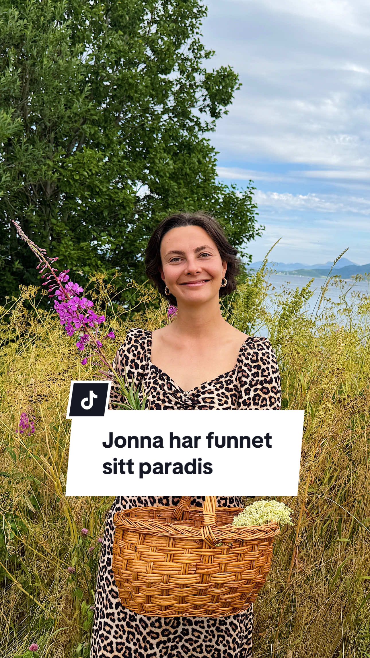 🌿 Jonna Hevosmaa (29) har funnet sitt paradis ✨ 👩‍🌾 Hun skal bli en grønnsaksbonde som driver med 🍦islaging, 🌱 urteterapi, 🧖‍♀️ badstue, 💃 disco… Listen fortsetter 🎶 📲 Les mer om Jonnas bygdeparadis på fremover.no 📰 💡 Husk at hvis du er mellom 15 og 20 år gammel så får du gratis tilgang🙌🏻🔓 #narvik #nyheter #kjeldebotn