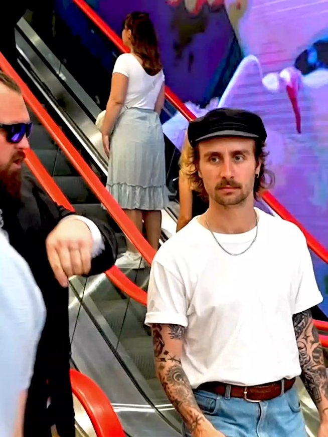 They're all so confused 🤔😂😭#fyp #prank #funnyvideos #funny #humor 