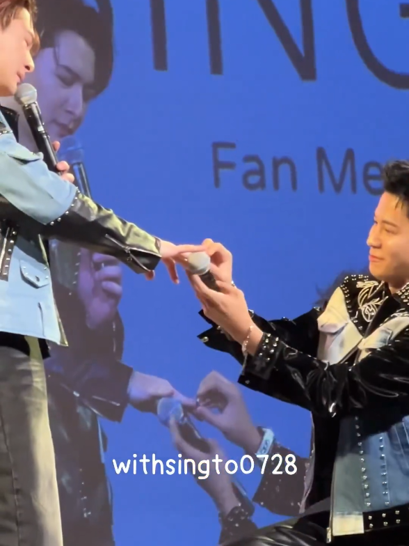 ไทเปทำถึงมากแม่ เค้าคุกเข่าขอแต่งงานแล้ว ขออนุญาตเจ้สของคลิปนะค่า เครดิตในคลิปค่า #KristSingtoFMTaipei #SingtoPrachaya #คริสสิงโต #ทีมพีรญา #KristPerawat 