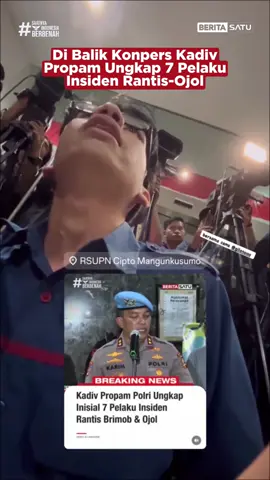 Di balik layar konferensi pers Divisi Propam Polri saat menyatakan tujuh personel Brimob yang terlibat melindas hingga tewas pengemudi ojek online (ojol) Affan Kurniawan di Jakarta pada Kamis (28/8/2025) malam. Selalu update di BeritaSatu.com, Youtube BeritaSatu, dan BeritaSatu TV! #Demonstrasi #SaatnyaIndonesiaBerbenah #BeritaSatu