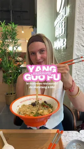 YANG GUO FU | la nouvelle adresse de malatang débarque à Lille 🍜💖 Tu pourras créer ton bol de malatang selon tes envies et tes préférences alimentaires (convient aux végétariens, vegan, poisson only, viande only) 🥩🥑🐟 Le prix varie en fonction de la quantité que tu veux: tu pèses ton bol, choisis ton bouillon et c’est tout! (PS: à titre informatif un bol énorme avec presque que de la viande nous revenait à 22€, et l’autre plus petit à 14€)  Adresse: 64 rue Gambetta à Lille  #malatang #lille #restaurant #lillefood 
