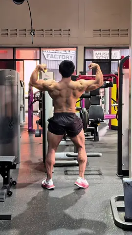 🧨 #musclefactory #gym #workout #bodybuilding #training   ————————————————————— 1 on 1 personal training in BKK, Thailand🔪  Online personal training 🌎 DM for training inquiries ไทย🇹🇭 - EN🇬🇧 - 中文🇨🇳 - 日本語🇯🇵