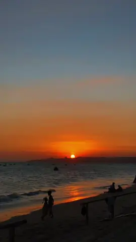 “Người ta ngây ngất trước sự hào nhoáng, mê mẫn trước sự bóng bẩy nhưng chỉ rơi nước mắt trước sự giản dị tự đáy lòng.” #bien #muine #phanthiet #hoanghon #xhhhhhhhhhhhhhhhhhhhhhhh 