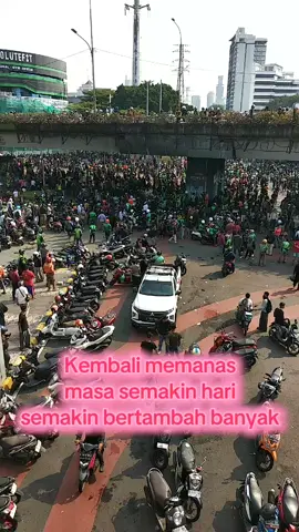 Kembali memanas, massa semakin hari semakin bertambah banyak #bubarkandpr #makobrimobkwitang #revolution 