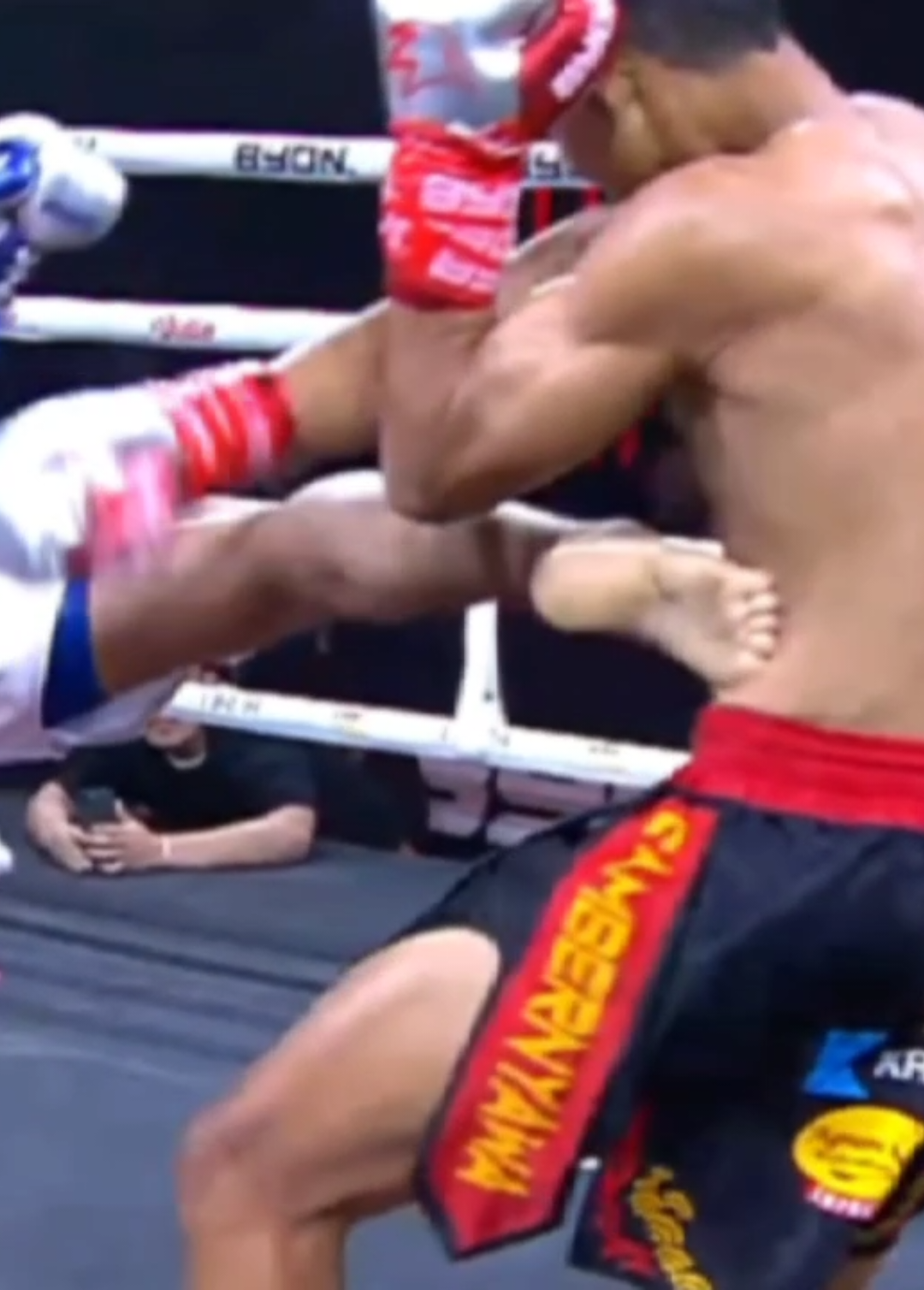 🥊 Haris vs Firman 🔥 Duel panas yang bikin arena bergetar! Firman datang dengan serangan agresif, tapi Haris membalikkan keadaan dan mengunci kemenangan dengan dominasi penuh! 🏆 Sore ini Haris resmi jadi sorotan kedua, membuktikan siapa penguasa ring sebenarnya! #TinjukuLiar #ByonCombat #FightNight #HarisVsFirman #Winner 