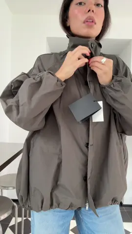 Let’s try on the viral Massimo Dutti jackets #falljacket #tryonhaul #massimodutti #bomberjacket #fyp 