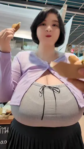 ใบโกงกางชุปแป้งทอด กินครั้งแรก กรอบ อร่อยมาก 🥰 #crazybowie #ใบโกงกางชุบแป้งทอด #เซ็นทรัลเวิลด์ 