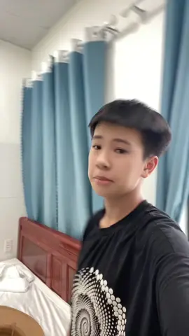 Shaking man in Vũng Tàu #quoclong2011 #trending #funny #meme #shakingman #farestar #fyp #foryou #viral #xuhuong 