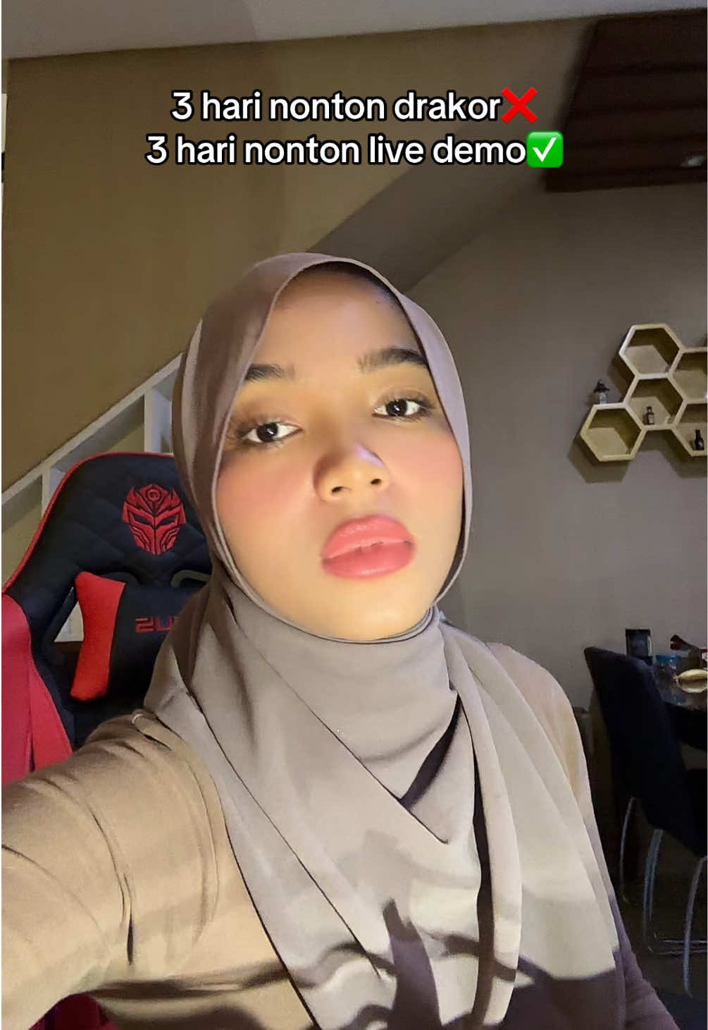 masyarakatnya sibuk demo dpr nya sibuk liburan👀