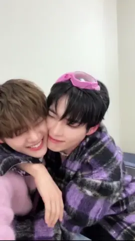 ハンビンにサプライズ報告したんだって🥹トゥビンズ、、、（т-т） . . . #zerobaseone #zb1 #ソンハンビン#キムギュビン#ゼベワン日本語