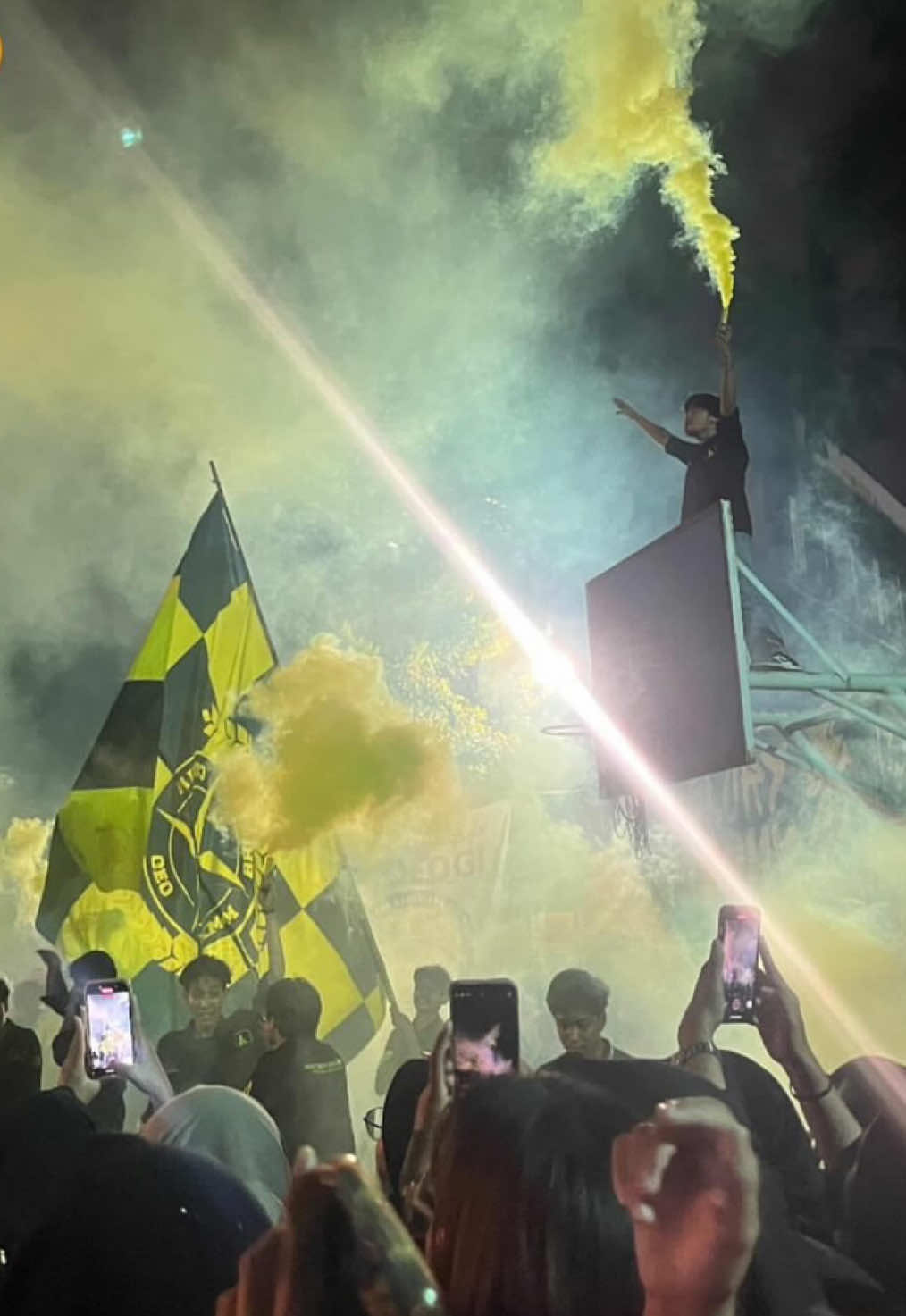 Intro ganteng Brigade Curva Geo….. #geografiui #BCG #parademgk #fmipaui #universitasindonesia 