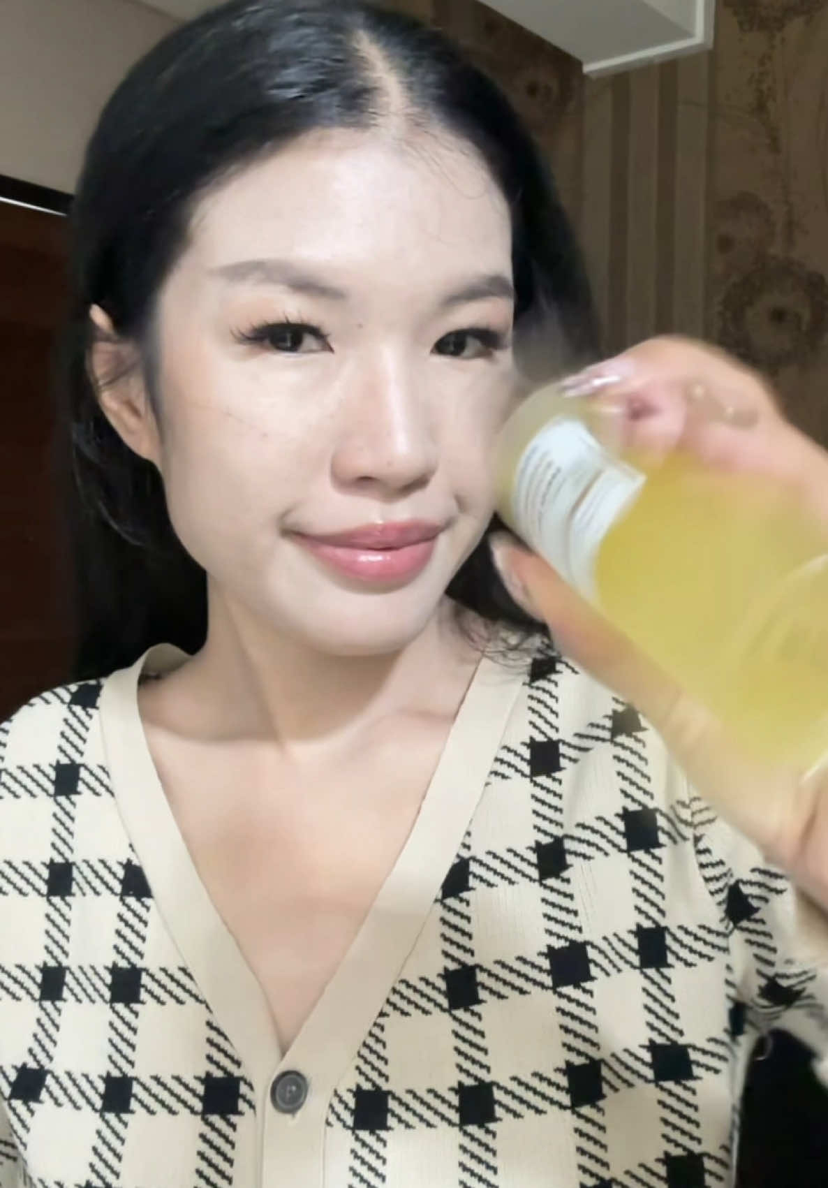 ทริคผิวฉ่ำแบบไม่ต้องโบกสกินแคร์#skintific #ป้ายยา #skintificth #สเปรย์ #สเปรย์ล็อคเมคอัพ #สเปรย์เซรั่ม