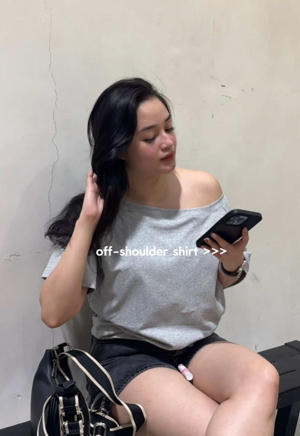 If you don’t have this top yet, wyd??  #girls #OOTD #outfitideas #offshouldertop 