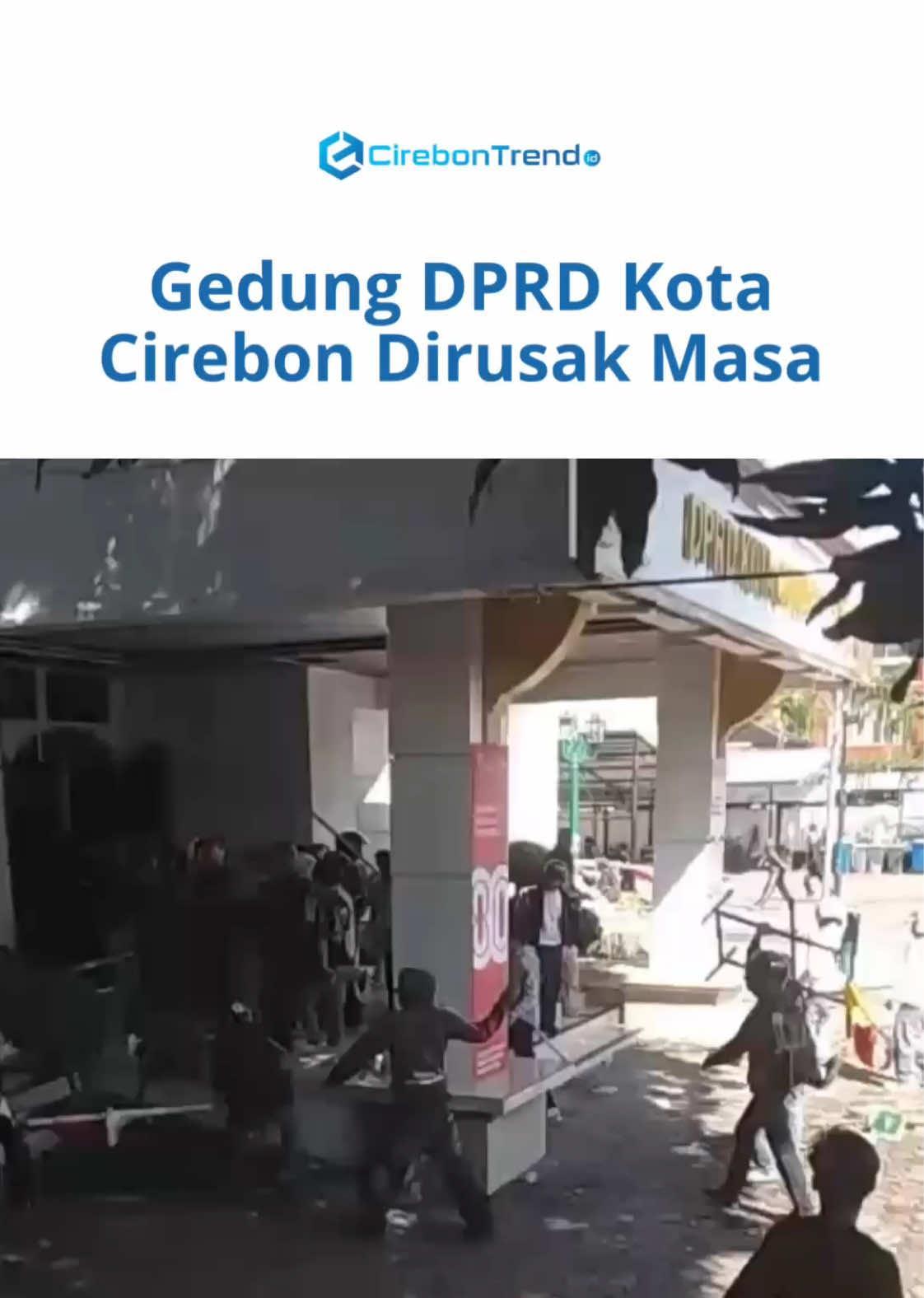 Gedung DPRD Kota Cirebon dirusak masa. #cirebontrend #cirebontrendid #demodpr2025 #dprd #kotacirebon