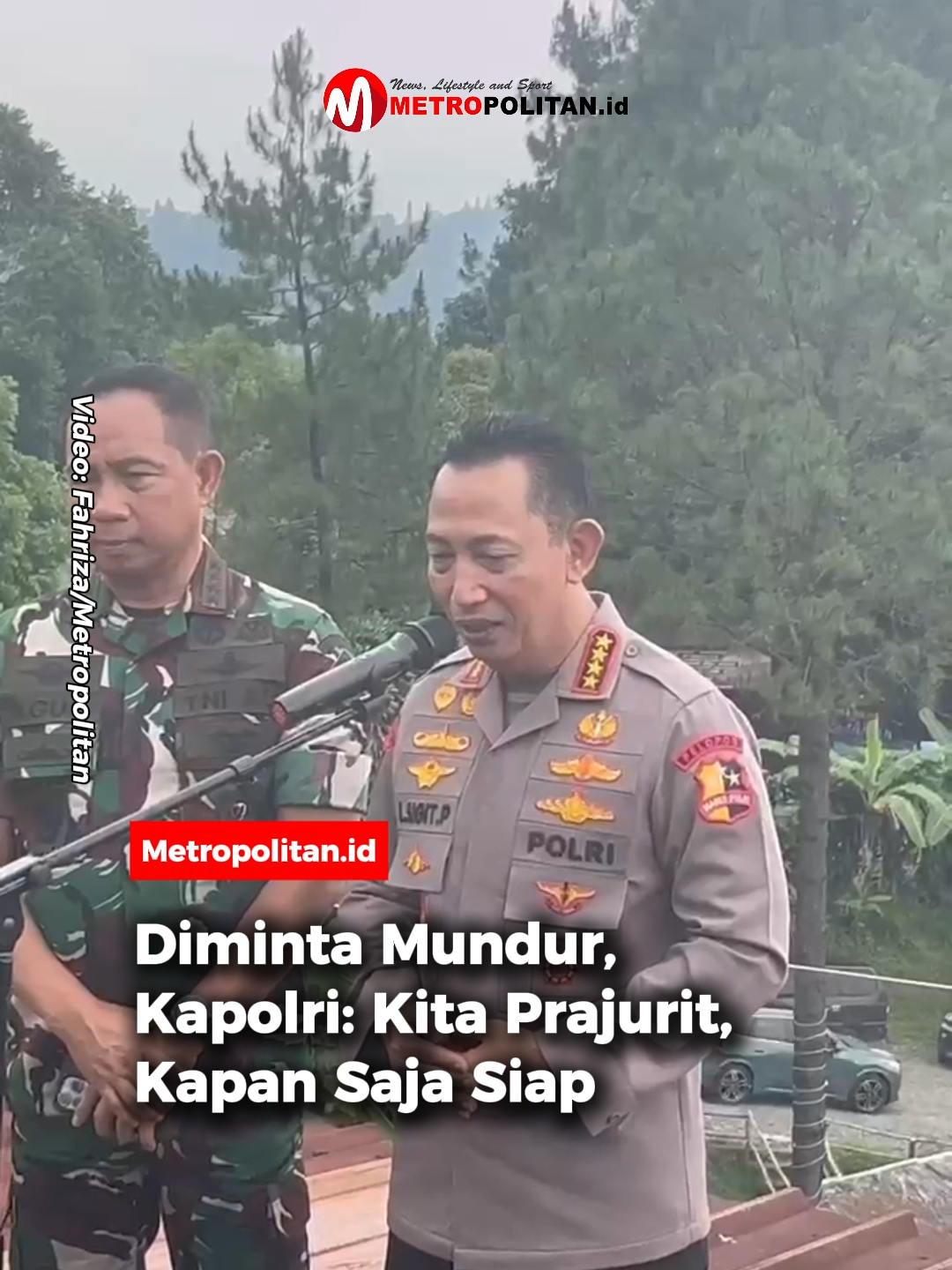 Kapolri Jenderal Listyo Sigit Prabowo menanggapi desakan agar dirinya mundur pasca meninggalnya pengemudi ojek online, Affan Kurniawan yang dilindas kendaraan taktis Brimob dalam aksi ujuk rasa di Jakarta. Dia menyebut, keputusan terkait jabatannya adalah hak prerogatif Presiden. 🎥: Fahriza/Metropolitan #metropolitanid #bacametropolitan #kapolridimintamundur #jenderallistyosigit #imbasojoldilindas