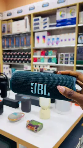 🔥 NEW! JBL Flip 7 – TZS 400,000 Premium sound kwa matumizi ya ndani na nje – perfect for indoors & outdoors! 🎶🌿 ✔️ Power: 35W – rich, deep bass ✔️ Bluetooth 5.4 – fast & stable connection ✔️ IPX68 Water/Dust Resistant – safi kwa beach, pool, hiking 🌊 ✔️ Battery Life: hadi masaa 16 non-stop music ✔️ USB-C Charging + Lossless Audio ✔️ AI Sound Boost – crisp & powerful sound ✔️ Stereo Pairing – connect mbili for BIG sound vibes ✔️ Portable & Stylish Design – easy to carry, sleek look 💰 Bei: 400,000 TZS 📍 Sinza Kijiweni, Dar es Salaam 📞 Call/WhatsApp: 0710604469 / 0793175974 🚚 Delivery available Tanzania nzima #jbl #jblspeaker #jblflip7 #bluetoothspeaker #fyp 
