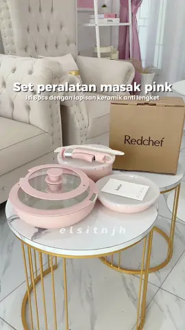 warna pinknya cantik banget ini set peralatan masak dari @Redchef Store udah lengkap gini pasti kepake banget buat sehari-hari yang memudahkan buat masak apapun🥰🫶🏻 #redchef #redchefcookware #cookwareset #panantilengket #racunelsit 