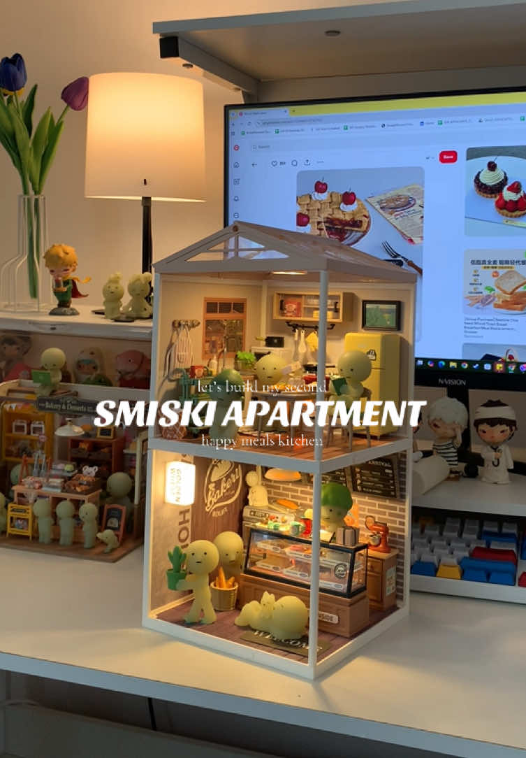 got my new super creator from @Rolife official my smiskis now have a cozy kitchen 🥺✨ #smiski #rolife #rolifeminiatures #smiskicollection 