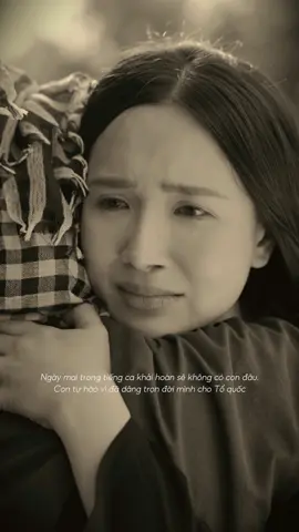 Tự hào là người con Việt Nam con biết Hoà Bình không tự nhiên mà có nên con rất biết ơn và trân quý. Con xin mựơn ca khúc “Nỗi Đau Giữa Hoà Bình” và ca khúc “Còn Gì Đẹp Hơn” để gửi một lời tri ân tới các vị anh hùng đã hy sinh vì độc lập, tự do của Tổ Quốc. Mẹ: Hoa Trần Em gái: @Việt Phương Thoa  Product: Viên Vibi x Cột Sống Studio