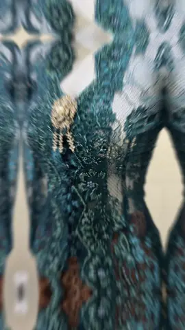 👱‍♀️: Kak aku mau ganti model bunganya yaa GASS 😜  #fyp #bali #payet #payetkebaya #OOTD 