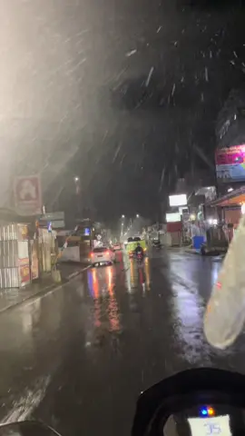 malam + hujan sungguh nikmat tuhan mana lagi kah yang engkau dustakan #hujan #malam #motorcycle #berdua #basah 