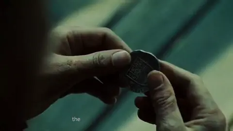 Hoist the Colors High(naikan bendera setinggi mungkin) adalah lagu seruan kebebasan dan perlawanan yang memanggil seluruh bajak laut, tanpa memandang ras, agama, atau asal usul. Saat mendengar seruan 