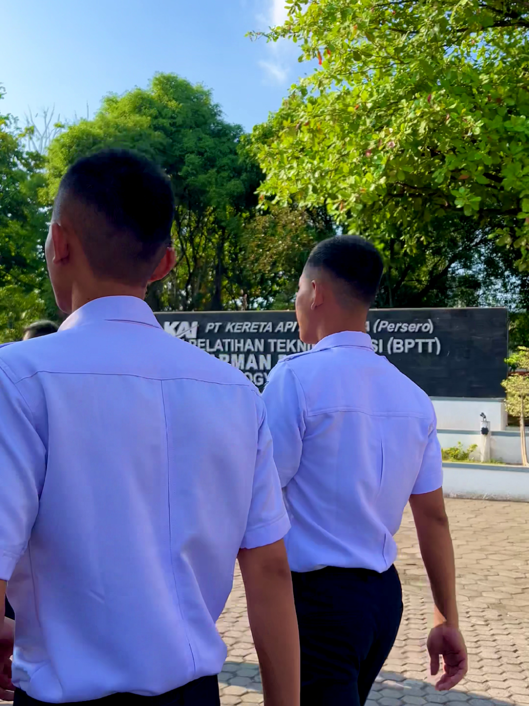 Semoga kalian segera menyusul, aamiin 🤲🏽 #fypシ゚ #masukberanda #kai #keretaapiindonesia #jogja 