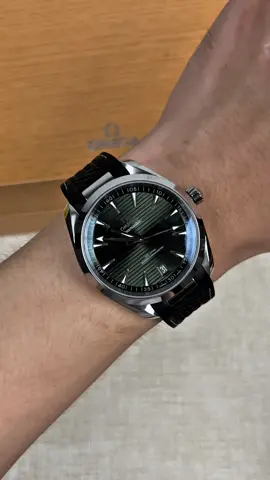 Simple lines, a classic blend of black and silver, every second embodies the elegance of time. It’s a symbol of refined living, making every move exude extraordinary charm. ✨ “Calm, composed, and in control of time.” #LuxuryWatch #SwissWatch #Watch #Wristwatch #MensWatch  