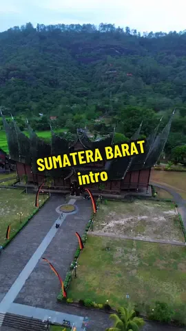 Sumando langik jo bumi, gunuang bararak di awan, sawah bagapai di bawah.  Indak habih-habih indak jaleh-jaleh,  elok nian ranah Minang. 📍SUMATERA BARAT #SumateraBarat #RanahMinang #IndahnyaAlam #ExploreSumbar #WisataSumbar #PesonaIndonesia  