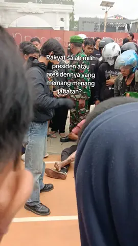 Walaupun anak sekolah belum ngerti DPR salut dengan antusias anak anak sekolah semua,, terimakasih anak anak,,bukan menyalahkan presiden,,,ini semua salah dpr tikus berdasi,    ,,,,,,@kebumen.id @kebuemompoloki @kebumenupdate @tius_berdasi 