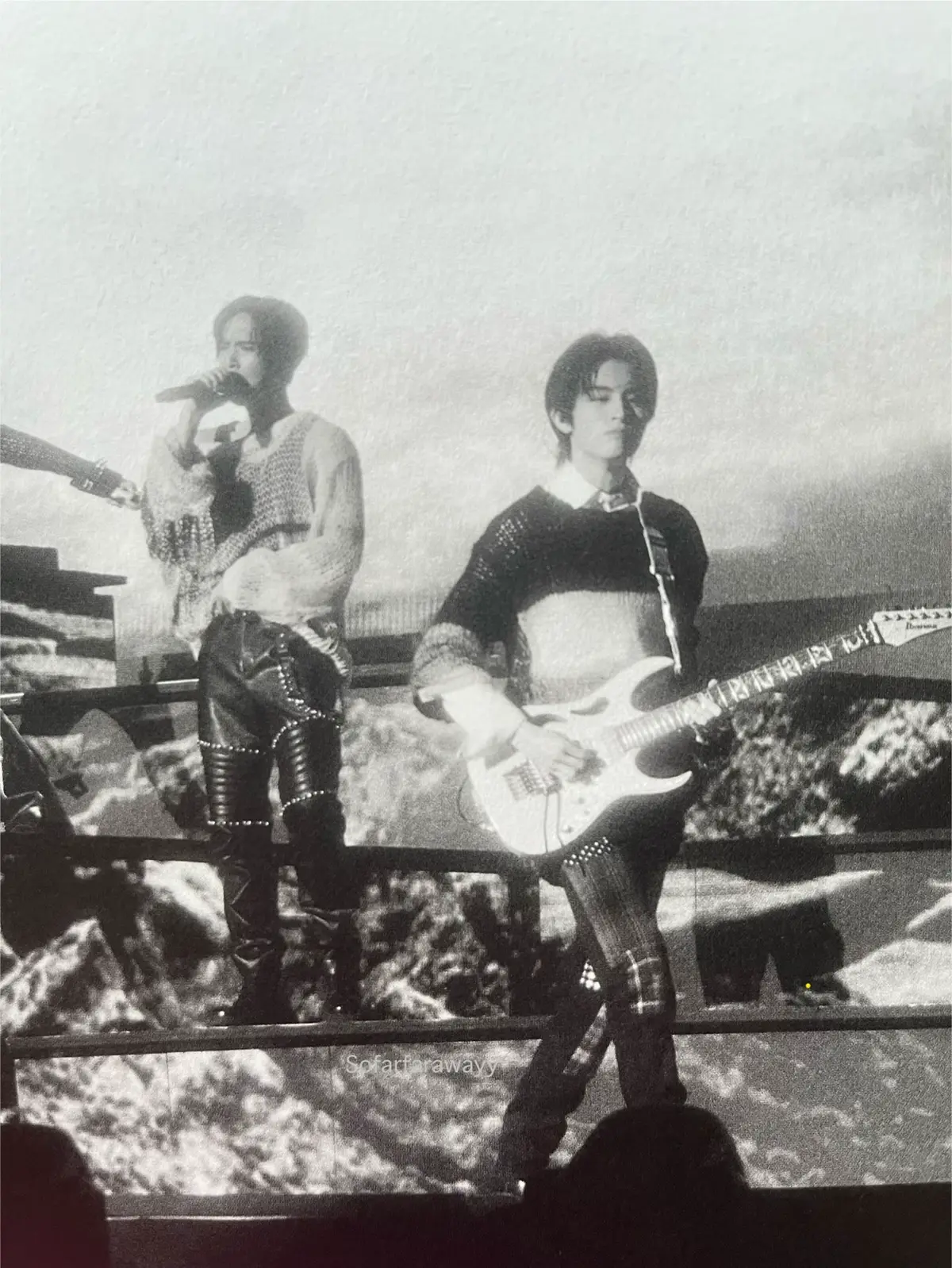 เพิ่งได้ photobook ของคอนbus light the world คืออยากให้ทำ documentary ได้ไหม มันคิดถึงอ่ะ อยากดูเบื้องหลัง ความพยายามของคนเบื้องหลัง ชื่นชมทุกๆคน ทั้งน้องๆและทีมงาน #bus_lighttheworld #busbecauseofyouishine 