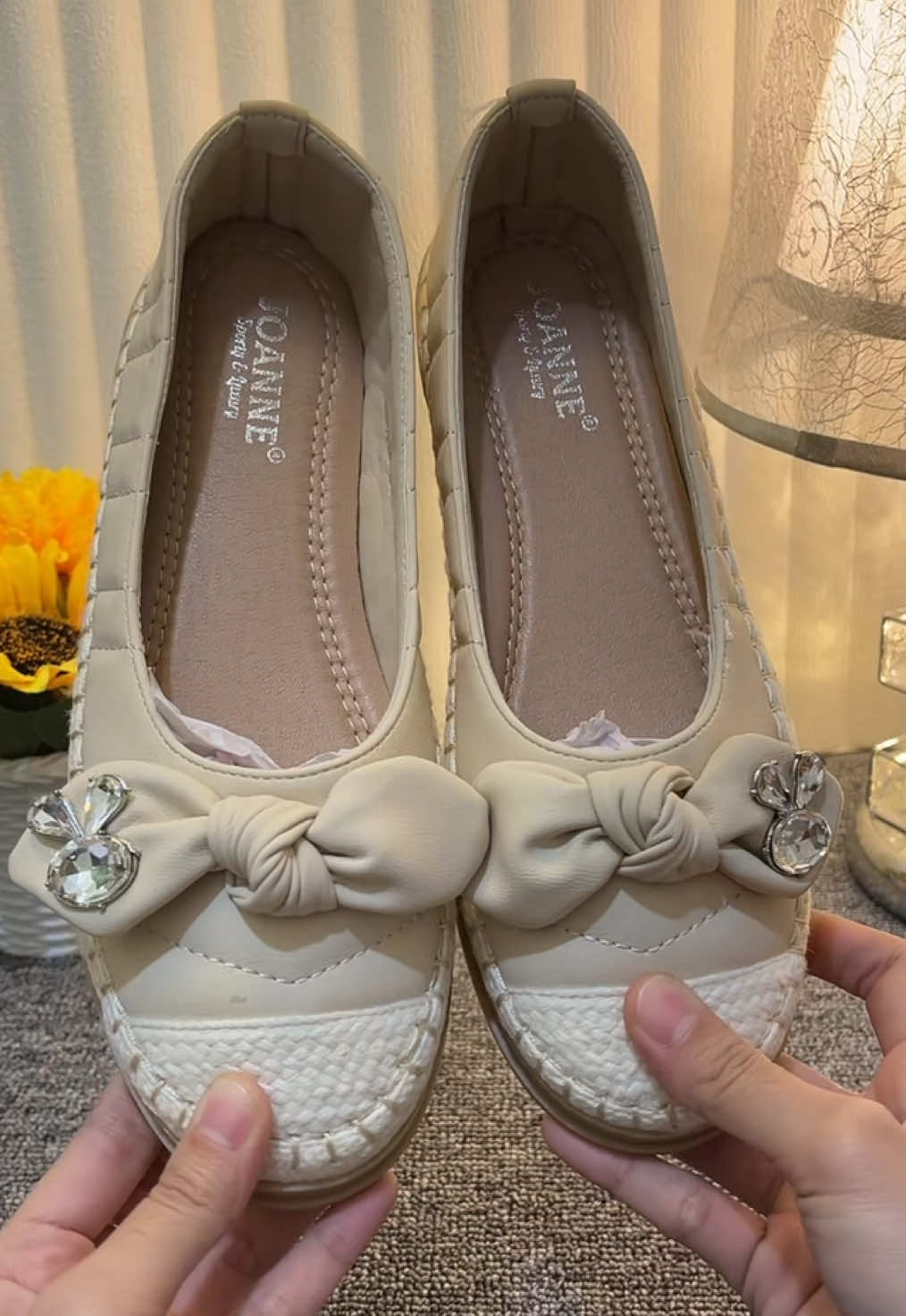 Lucu bngtt modelnya,, warnanya kombinasi😍#flatshoes #shoes #sepatuwanita #ootdfashion #foryou 