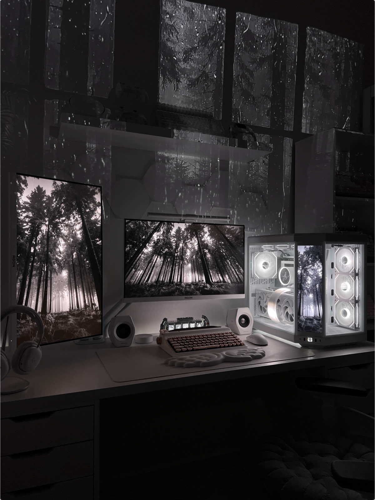 tiny storm inside ib: @Ava ꨄ︎ 🖤 #darksetup #setup #GamingSetup #techtok #fyp 