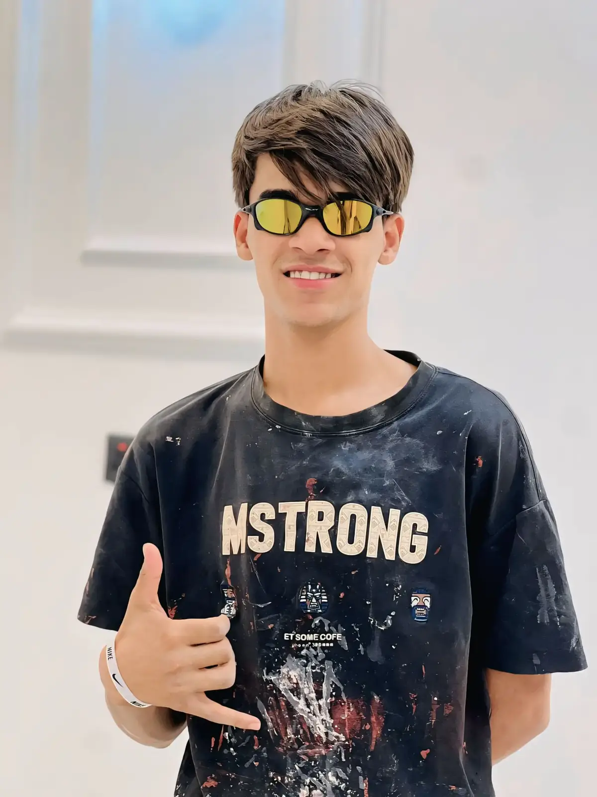 طلع سلاحك متكامل 🔕؟#شعب_الصيني_ماله_حل😂😂  .. . . . . خبرني عود 😝😂@abais 