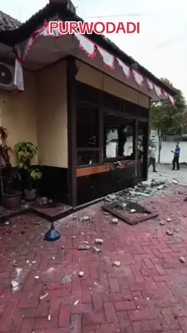 Aksi Demo di Grobogan, Massa Geruduk DPRD dan Polsek Purwodadi - Murianews.com https://share.google/lIolpgxEekm8s5usR #astaghfirullah #fypage #follow #viraltiktok #fyppppppppppppppppppppppp 