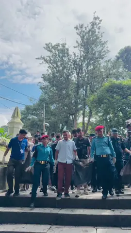 करिव दुई सय युवा सहित आज शनिबार श्री पशुपतिनाथमा 💪❤️ 🛕 -  आजको बिहान हामी पुन: आराध्य देव श्री पशुपतिनाथ क्षेत्रलाई स्वच्छ बनाउने लक्ष्य सहित गौशाला प्रहरी प्रमुख DSP सुखदेव खनाल ज्युको प्रमुख उपस्थितिमा करिव ८९०+ के जी फोहोर संकलन गर्दै '' दिव्य पशुपतिनाथ अभियान'' भएको थियो !  उक्त अभियानमा 100's Groups , मैनादेवी फाउण्डेसन ,  Creasion Nepal का स्वयमसेवक हुनुहुन्थो ! 