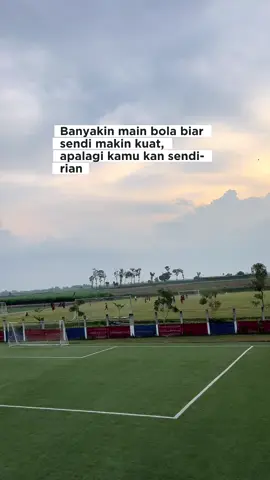 Biar makin kuat sendi-rian ya😅 #fyp #fypシ゚viral #funfootball #minisoccer #bahanswmu 
