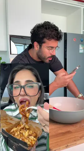 بطاطس بوتين - اشهر وجبة شعبيه في كندا البوتين الكندي طلع لذيذ فعلاً 😍 ايش تحتاج: - بطاطس الجوف الفاخرة  - زبدة 🧈  - دقيق  - زيت زيتون الجوف  - مكعب مرقة دجاج - بهارات (بودرة بصل ، ثوم ، فلفل ، ملح) - جبنة موزاريلا  @الجوف الزراعية   . . . . . . .  #جدة  #ترند  #اعلان #الجوف #وصفة 
