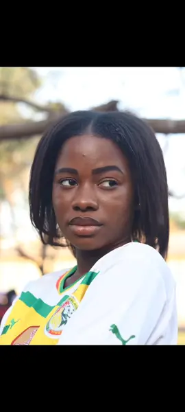 Retoucher une photo avec ton smartphone  #PhotographyTips #PortraitRetouch #AIPhotoEditing #RetouchePhoto #LilPro221 