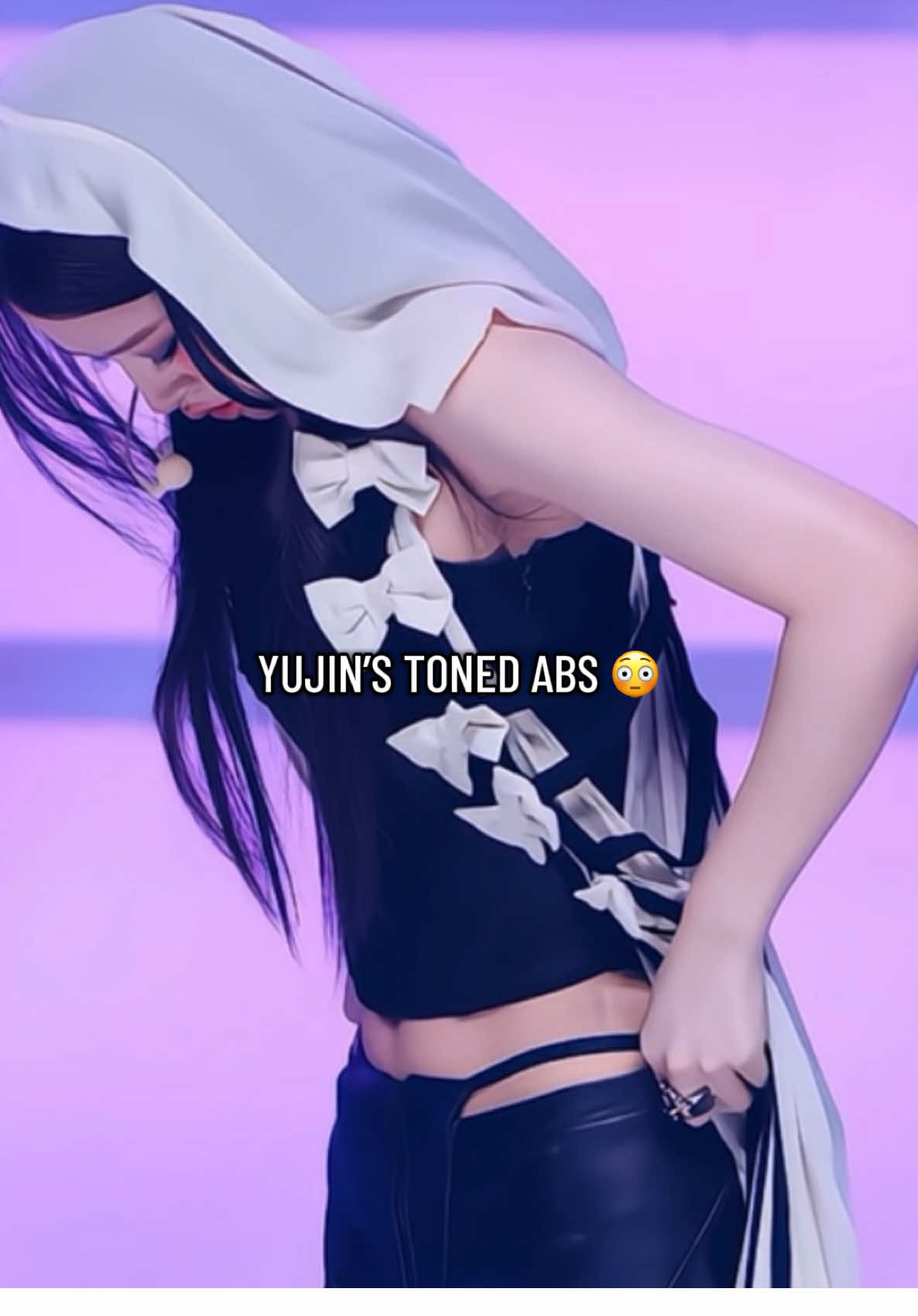 No wonder why her core strength is so good #anyujin #안유진 #iveyujin #yujin #xoxz 